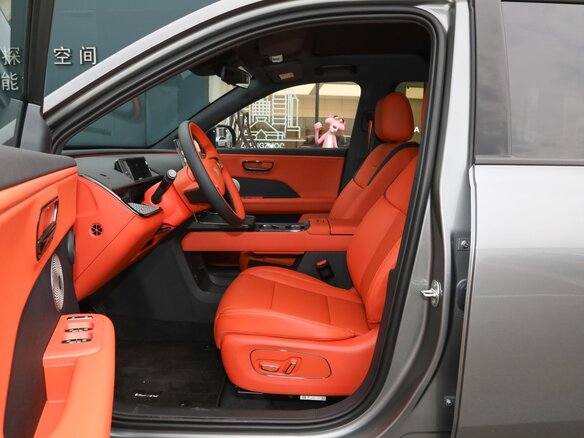 2026 Toyota bZ3X 58.3 kWh, серебристый, 3013000 рублей - вид 22