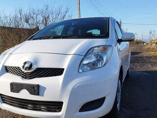 2010 Toyota Vitz II (XP90), белый, 629000 рублей, вид 2