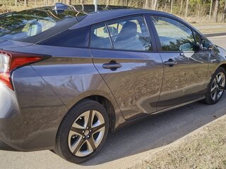 2022 Toyota Prius IV Рестайлинг (XW50), серый, 2100000 рублей, вид 3
