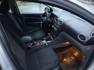 2008 Ford Focus II Рестайлинг, серебристый, 590000 рублей, вид 5