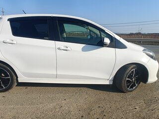 2016 Toyota Vitz III (XP130) Рестайлинг, белый, 1000000 рублей, вид 3