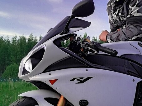 2010 Yamaha YZF-R1, белый, 850000 рублей, вид 4