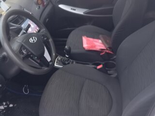 2013 Hyundai Solaris I, белый, 750000 рублей, вид 5