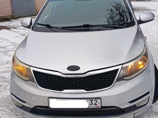 2015 Kia Rio III Рестайлинг, серебристый, 800000 рублей, вид 2