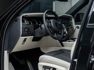 2021 Rolls-Royce Cullinan Black Badge I (Series I), чёрный, 39000000 рублей, вид 2