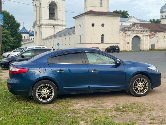 2010 Renault Fluence I, синий - вид 3