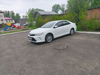 2016 Toyota Camry VII (XV50) Рестайлинг, белый, 1950000 рублей, вид 1