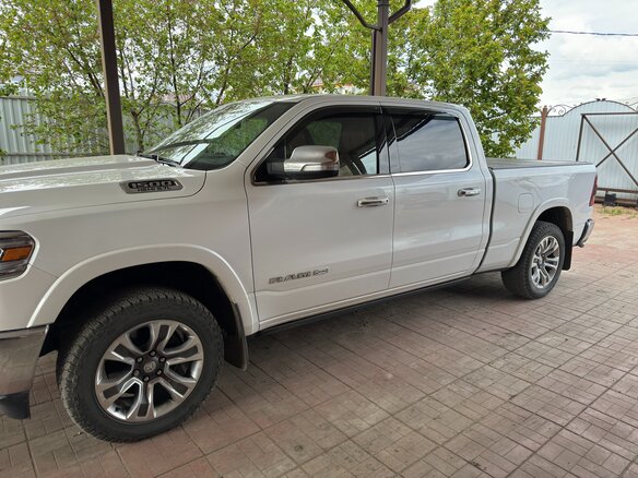 2019 Ram 1500 Crew Cab eTorque V, белый, 6750000 рублей - вид 3