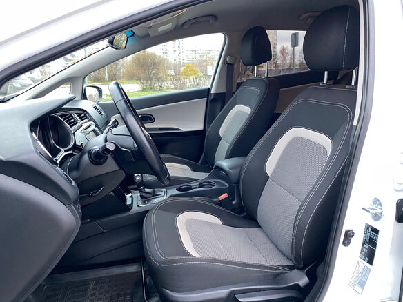 2016 Kia Ceed II Рестайлинг, белый - вид 12