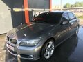 2011 BMW 3 серии 325i V (E90/E91/E92/E93) Рестайлинг, серебристый - вид 1