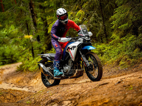 2025 CFMoto 450MT Sport, синий, 675700 рублей, вид 4