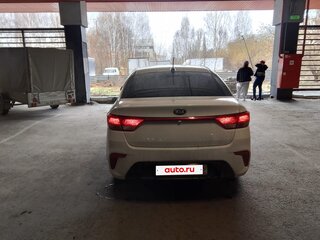 2017 Kia Rio IV, белый, 1080000 рублей, вид 5