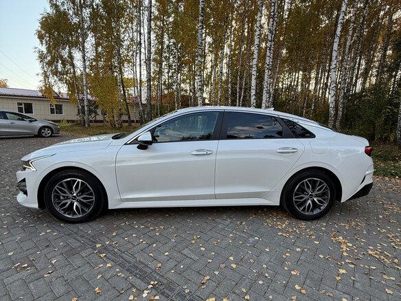 2021 Kia K5 III, белый, 2750000 рублей - вид 3