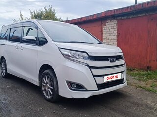 2017 Toyota Noah III (R80), белый, 2050000 рублей, вид 3