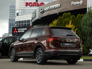2021 Volkswagen Tiguan II Рестайлинг, коричневый, 2538000 рублей, вид 5
