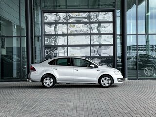 2018 Volkswagen Polo V Рестайлинг, серебристый, 1179000 рублей, вид 2