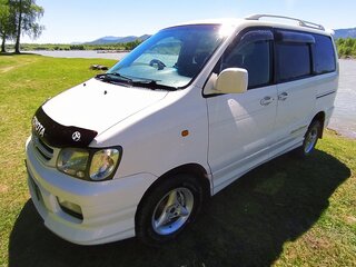 2000 Toyota Town Ace Noah III, белый, 250000 рублей, вид 2