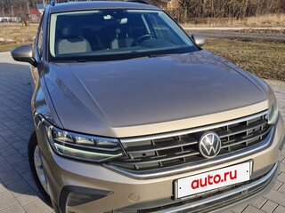 2021 Volkswagen Tiguan II Рестайлинг, золотистый, 2850000 рублей, вид 1