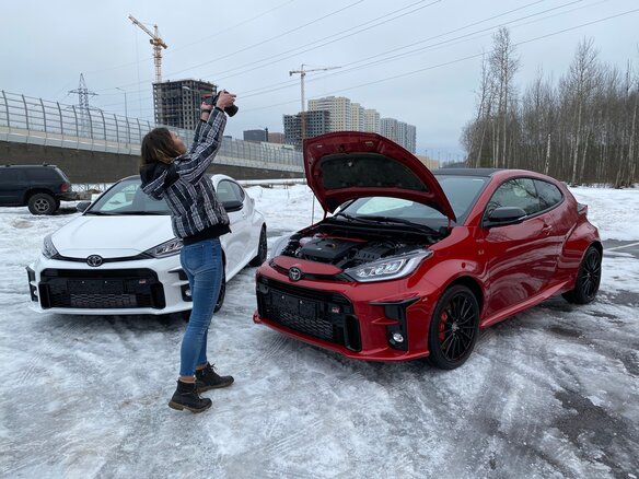 2020 Toyota Yaris IV, белый - вид 10