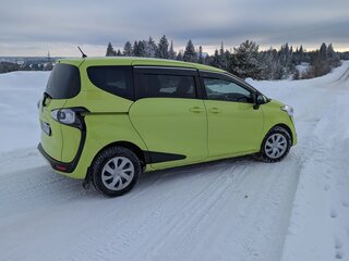 2018 Toyota Sienta II, жёлтый, 1220000 рублей, вид 3