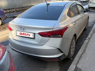 2022 Hyundai Solaris II Рестайлинг, серебристый, 1450000 рублей, вид 3