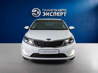 2015 Kia Rio 6-speed III, белый, 900000 рублей, вид 2