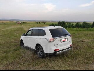 2014 Mitsubishi Outlander III Рестайлинг, белый, 1900000 рублей, вид 5