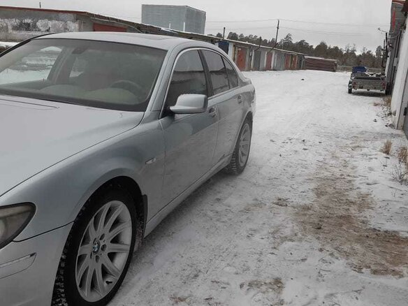 2006 BMW 7 серии 750i IV (E65/E66) Рестайлинг, серебристый - вид 2