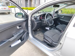 2016 Kia Rio III Рестайлинг, серый, 870000 рублей, вид 5