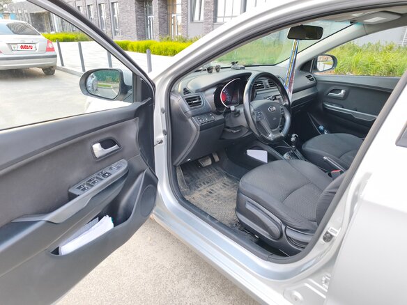 2016 Kia Rio III Рестайлинг, серый, 870000 рублей - вид 4