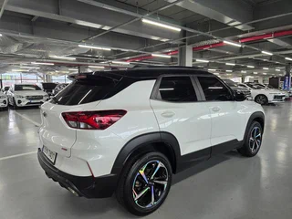 2023 Chevrolet TrailBlazer III, белый, 2400000 рублей, вид 3