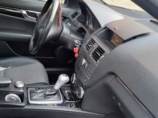 2010 Mercedes-Benz C-Класс 200 III (W204), чёрный, 1500000 рублей, вид 2
