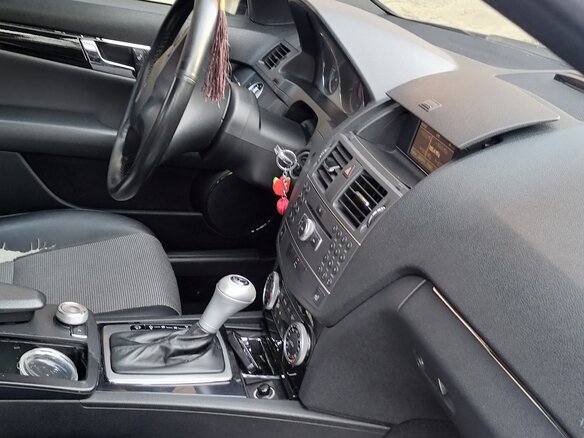 2010 Mercedes-Benz C-Класс 200 III (W204), чёрный, 1500000 рублей - вид 1