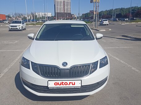 2018 Skoda Octavia III (A7) Рестайлинг, белый, 1440000 рублей, вид 2
