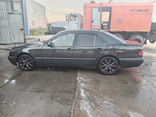 2000 Mercedes-Benz E-Класс 240 II (W210, S210) Рестайлинг, серый, 650000 рублей, вид 3