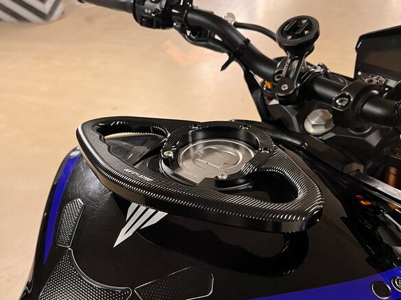 2020 Yamaha MT-09 (FZ-09), серебристый, 900000 рублей - вид 18
