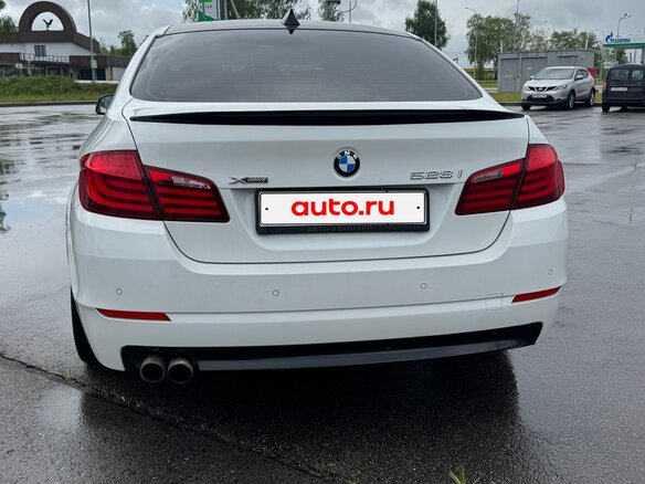 2012 BMW 5 серии 528i xDrive VI (F10/F11/F07), белый, 1850000 рублей - вид 3
