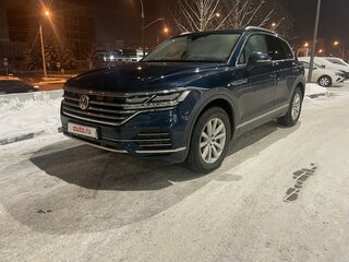 2020 Volkswagen Touareg III, синий, 6100000 рублей, вид 1