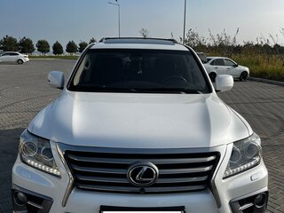 2013 Lexus LX 570 III Рестайлинг, белый, 4200000 рублей, вид 3