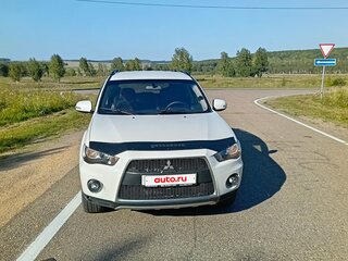 2010 Mitsubishi Outlander II Рестайлинг, белый, 1200000 рублей, вид 3