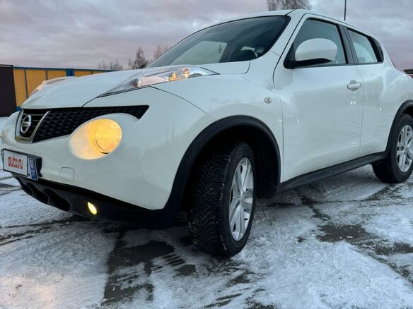 2013 Nissan Juke I, белый, 871257 рублей