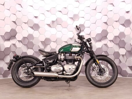 2017 Triumph Bonneville Bobber, зелёный, 1117000 рублей, вид 3