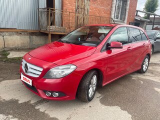 2013 Mercedes-Benz B-Класс 180 II (W246), красный, 947000 рублей, вид 1