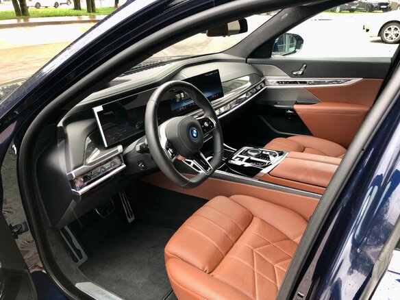 2022 BMW i7 xDrive60 I (G70), синий, 14900000 рублей - вид 8