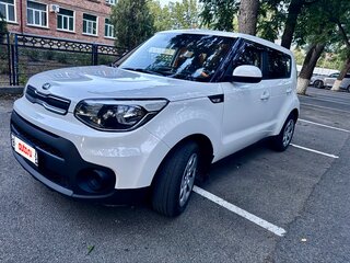2017 Kia Soul II Рестайлинг, белый, 1250000 рублей, вид 1