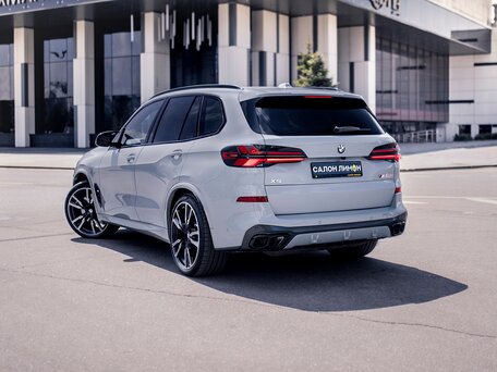 2025 BMW X5 M60i IV (G05/G18) Рестайлинг, серый, 17490000 рублей, вид 4