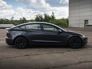 2025 Tesla Model 3 Long Range I Рестайлинг, серый, 7276500 рублей, вид 4