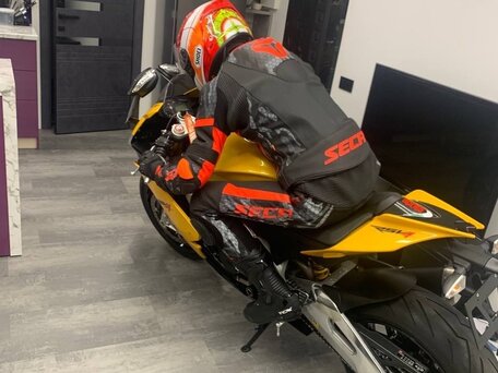 2013 Aprilia RSV4, жёлтый, 1000000 рублей, вид 4