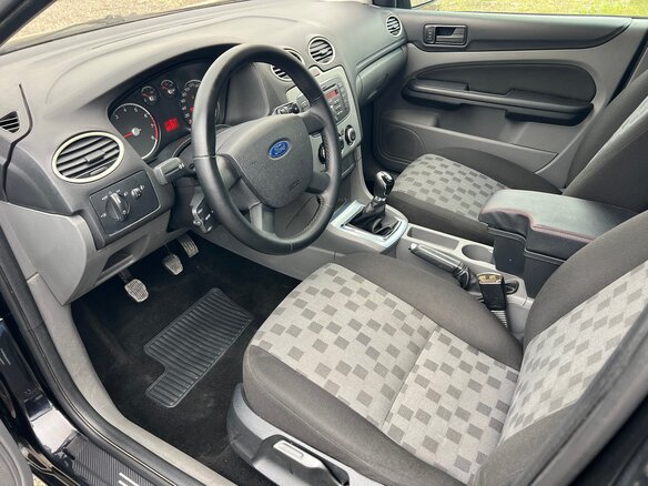 2010 Ford Focus II Рестайлинг, чёрный, 599000 рублей - вид 8