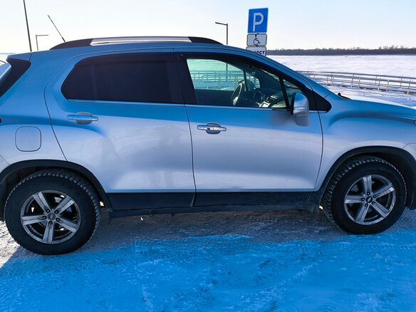 2015 Chevrolet Tracker III, серебристый, 1300000 рублей - вид 9